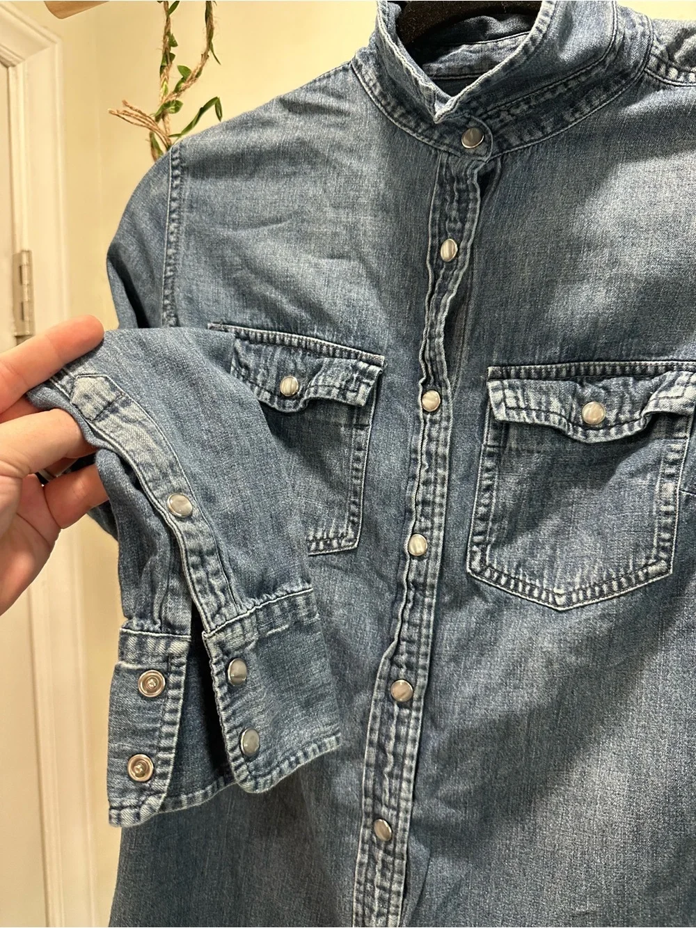 JCrew Womens 2 Medium Wash Denim Snap Front Western Shirt 100% Cotton